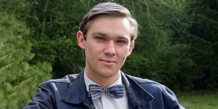 
Who are Robert John Langes Parents? Robert John Lange Biography, Parents Name, Nationality and More 