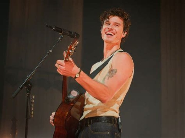 
Who are Shawn Mendess Parents? Shawn Mendes Biography, Parents Name, Nationality and More 