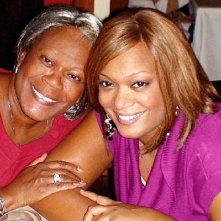 
Who Are Sunny Anderson Parents? Meet Thomas And Linda Anderson 