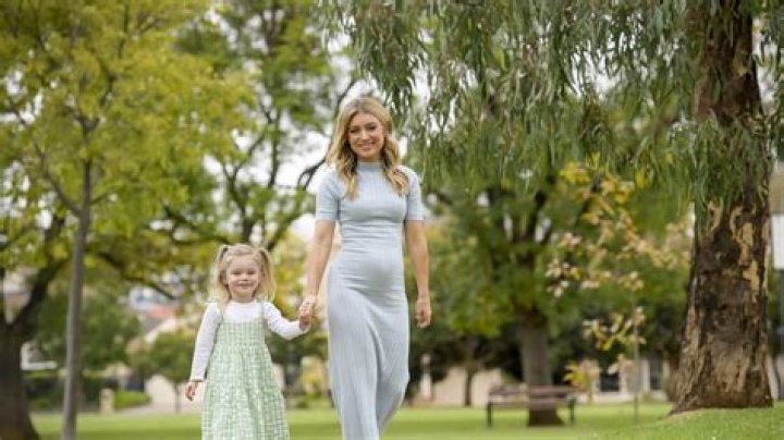 
Who Got Amelia Pregnant In Emmerdale? What Happened To Her? 