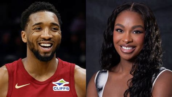 
Who Is Ako Mitchell Wife Kelly Jackson? Meet The Couple On Instagram 