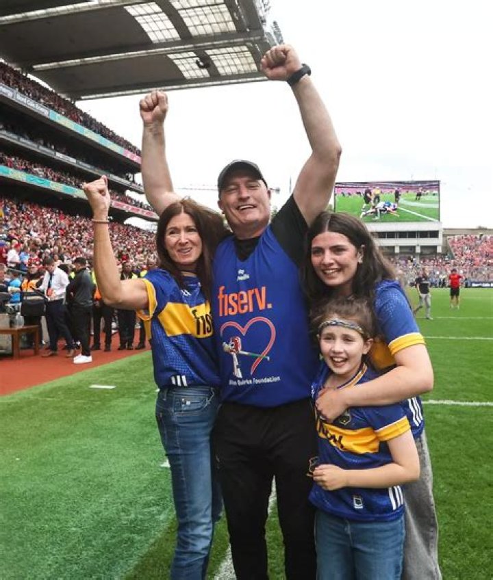 
Who Is Eimear Cahill? Liam Cahill Wife And Beautiful Daughter Roisin – PHOTOS 