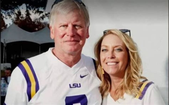 
Who Is Jim Burrow’s Wife? Or Is He Dating A Girlfriend? His Love Life, Children, & More 