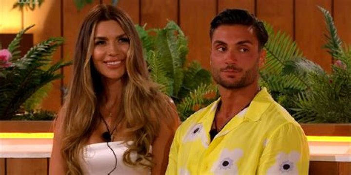
Who Is Love Island Ekin Su’s Parents? Mom Sezer Cülcüloğlu Is Physiologist 