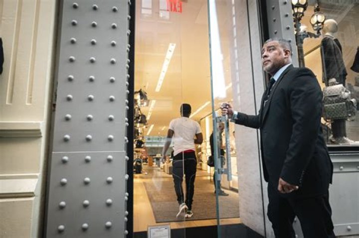 
Who Is Roni Rubinov? NYC Luxury Shoplifting Ring Boss Was Arrested 