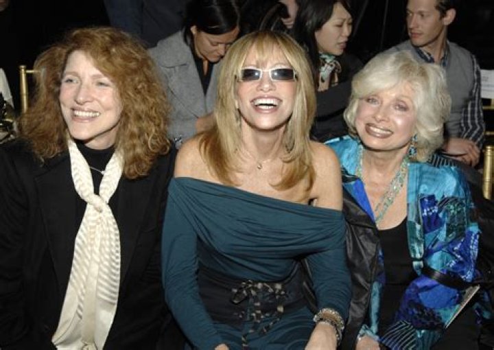 
Who Were Carly Simon’s Sisters, Lucy And Joanna Now? 
