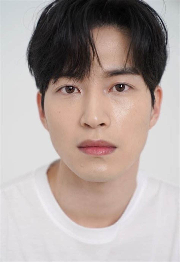 
Yun Ha Bin Height, Weight, Net Worth, Age, Birthday, Wikipedia, Who, Instagram, Biography 