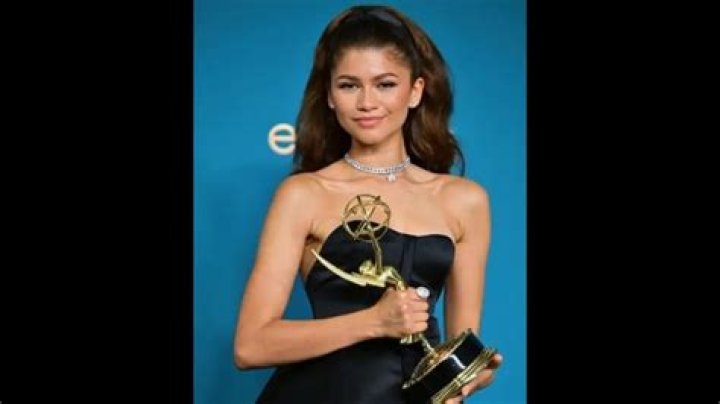 
Zendaya’s mother had to name drop her actress daughter at Emmys 