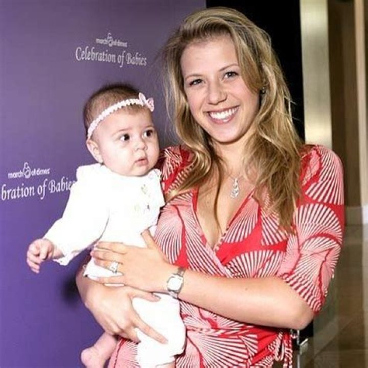 
Zoie Laurel May Herpin, Jodie Sweetin’s Daughter – 5 Fast Facts 