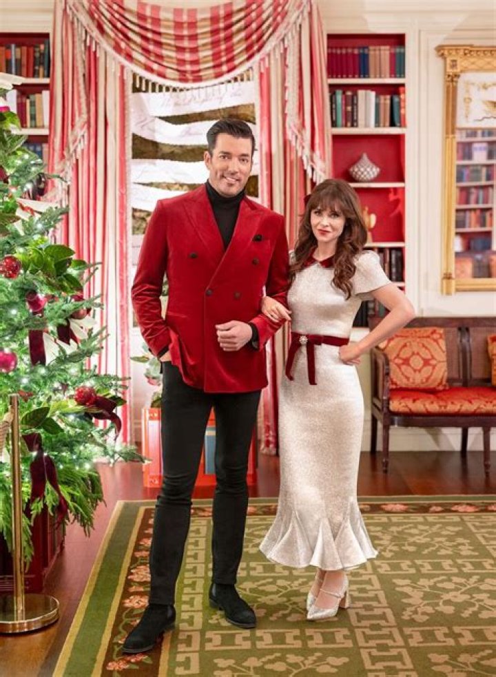 Zooey Deschanel and Jonathan Scott Will Host HGTV’s ‘White House Christmas’ Special Alongside First Lady